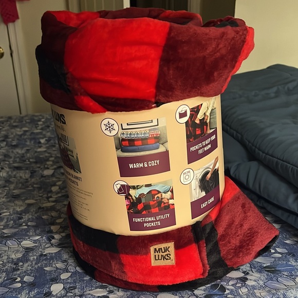 Muk Luks Luxurious and Soft Extra Large Red Family Throw Blanket,New - Picture 7 of 8